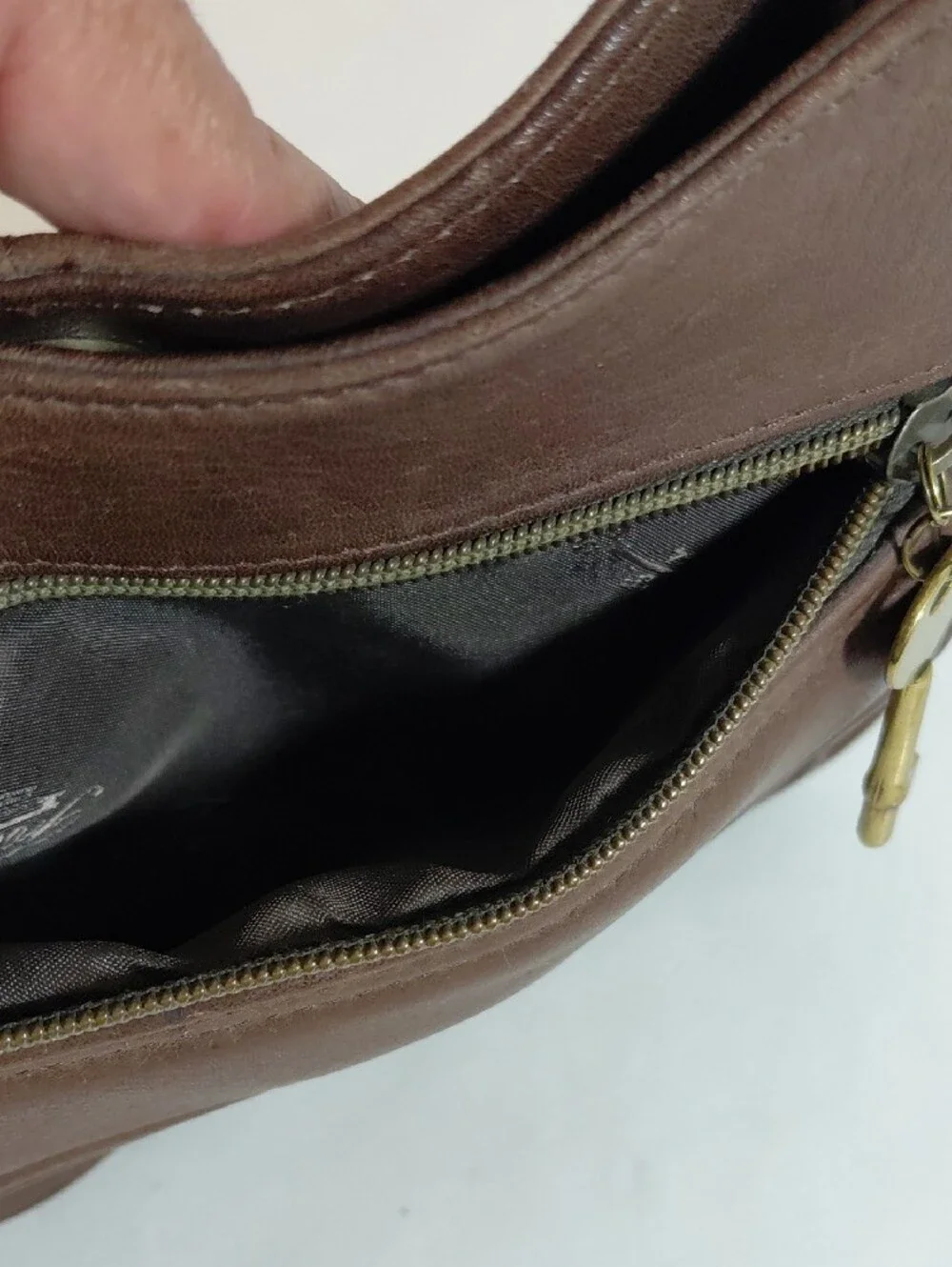 Fossil Chocolate Brown Pebbled Leather Hobo Shoulder Bag. Double Handles W/ Key
